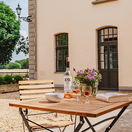 Apartment Alleehaus An Der Burg Kriegshoven Swisttal