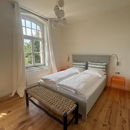Apartment Alleehaus An Der Burg Kriegshoven Swisttal